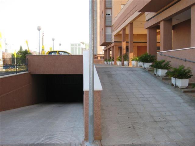 Piso Con Vistas Cerca Feria 4 Dorm 2 Banos, Aire Acond. Garaje Apartment *